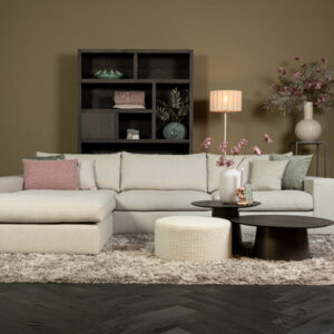 Hoekbank beige stof met diepe zitting - Woonwinkel Lounge Zwolle