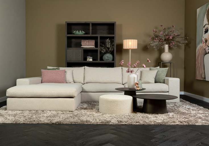 Hoekbank beige stof met diepe zitting - Woonwinkel Lounge Zwolle
