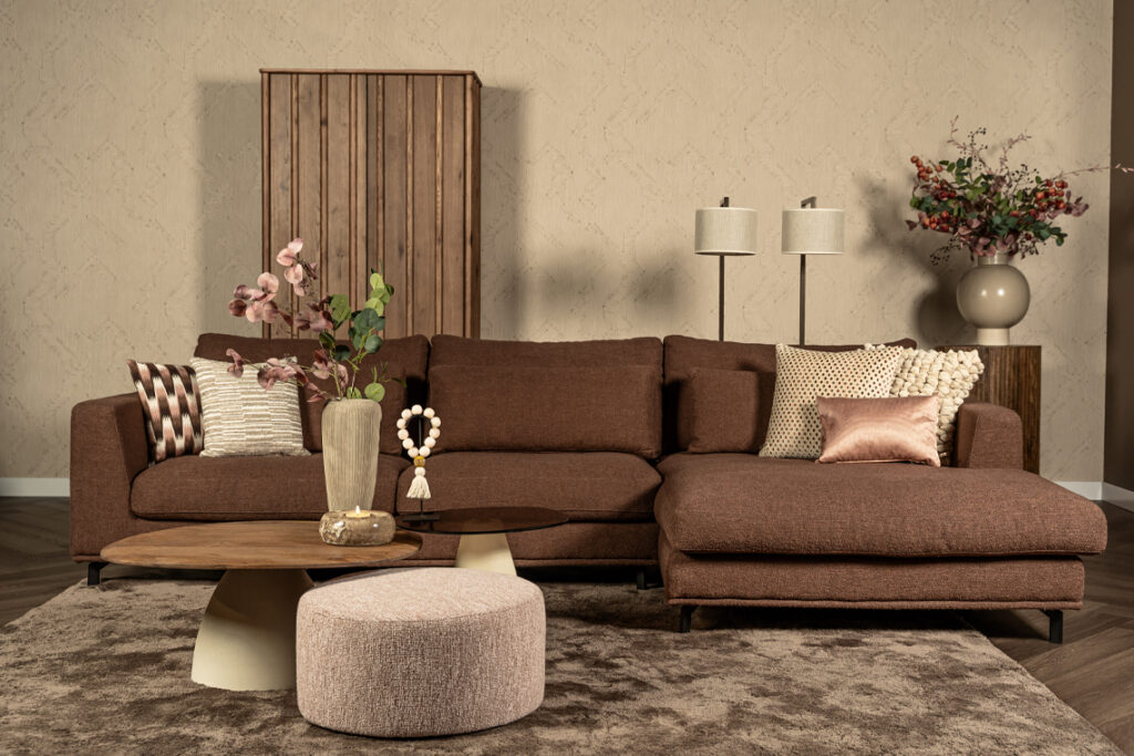 Hoekbank Carmen bruin stof met losse kussens - Lounge Zwolle woonwinkel